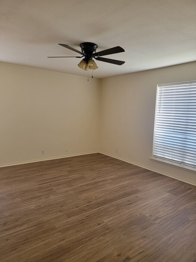 Foto del edificio - 613 Woodhaven Pl