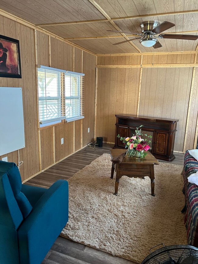 Building Photo - Newly Remodeled Trailer for Rent!