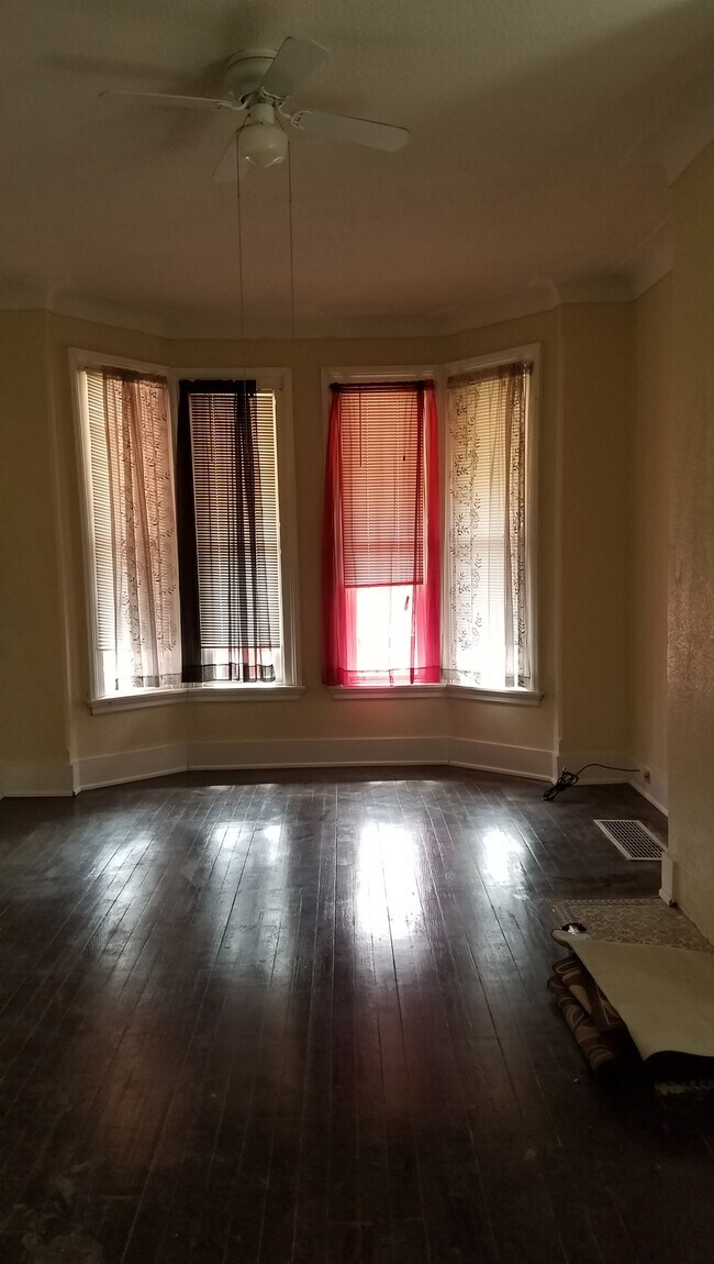 Living Room - 558 Hale Ave