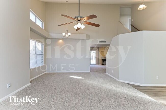 Foto del edificio - 11656 N Labyrinth Dr