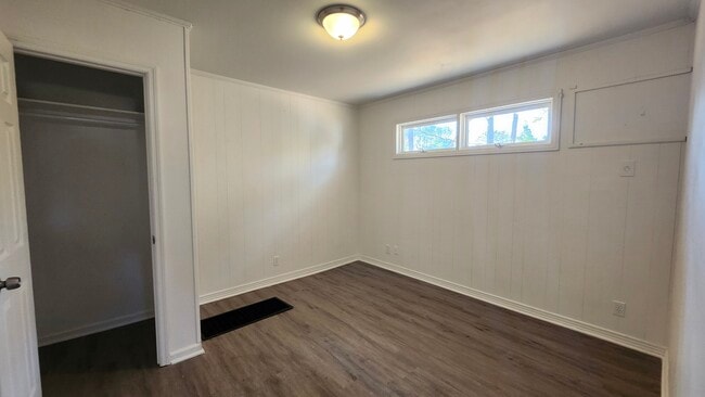 Building Photo - 153 Carol Dr