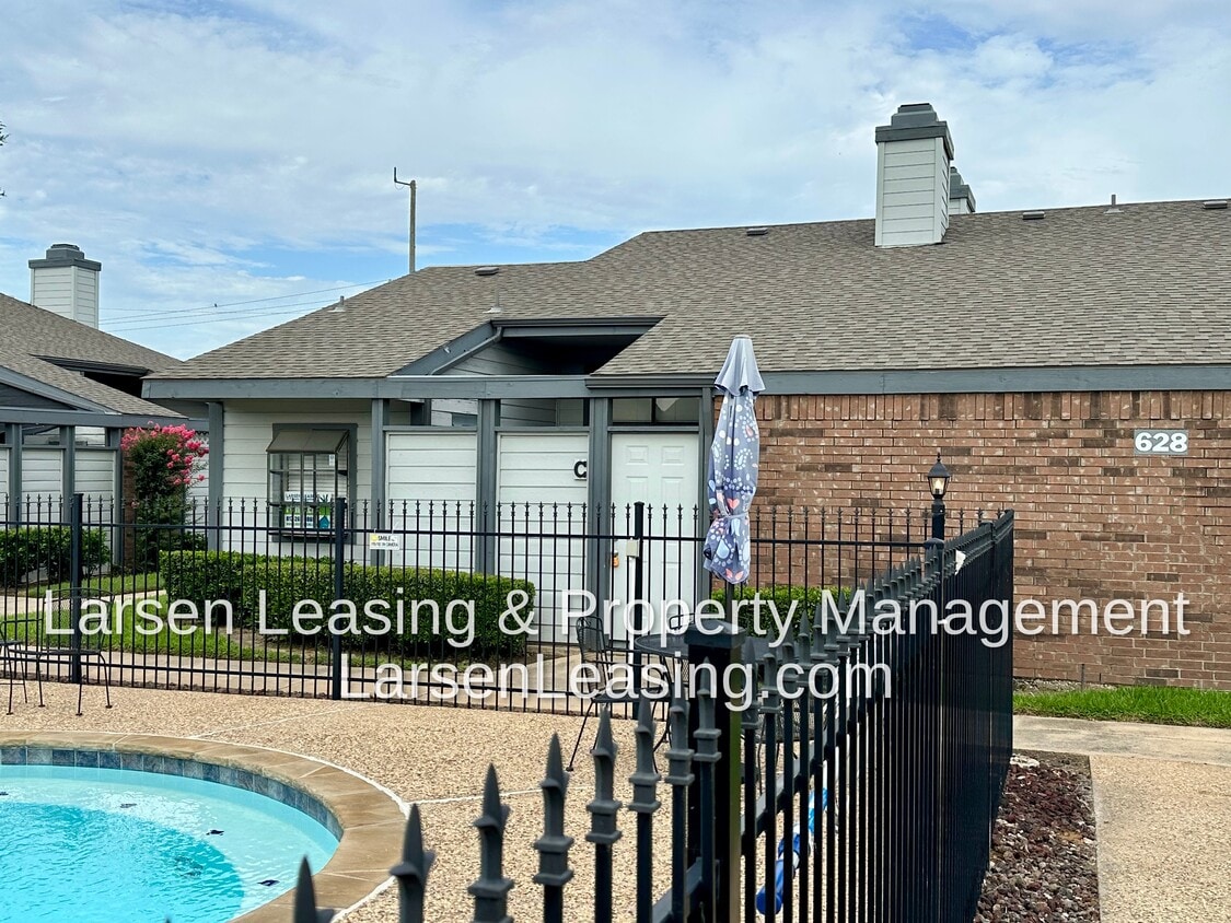 Primary Photo - 628 Bellaire Dr