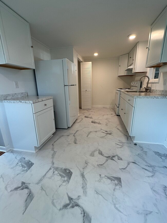 Kitchen - 150 Calvert St
