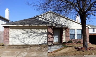 Building Photo - 2221 Chestnut Dr