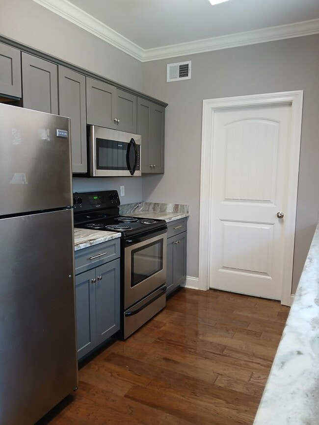 Building Photo - 4 Bedroom/4.5 Bath