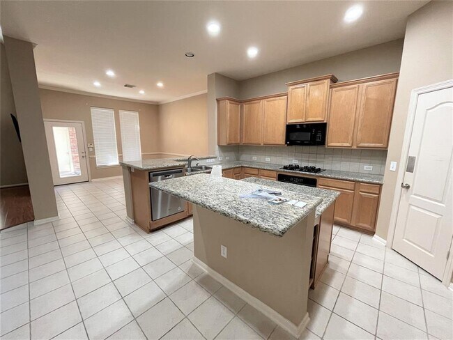 Building Photo - 3305 Knollcrest Ln