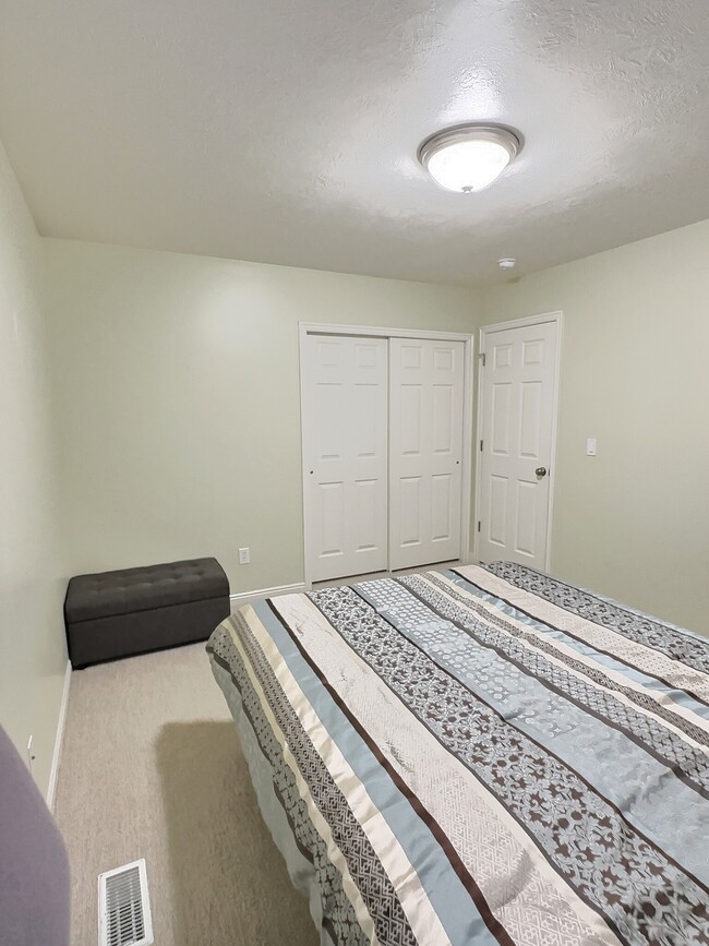 Building Photo - 8156 S Bear Lake Ct