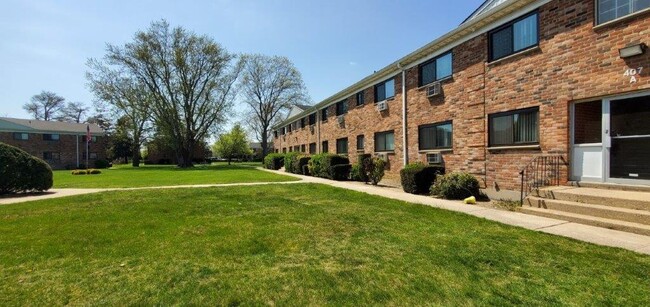 Building Photo - Fairfield Hedges at Bay Shore