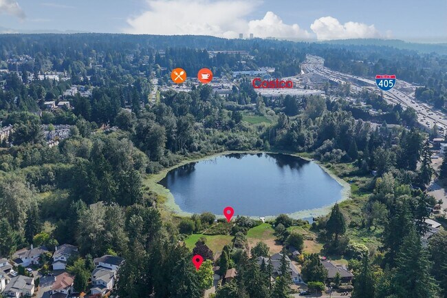 Foto del edificio - Peaceful Lakefront Living in Kirkland