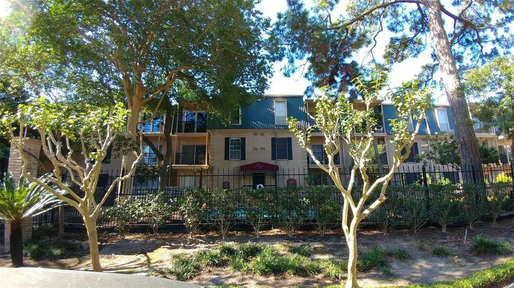 3-Bedroom/3-Full Bath/3-Covered Parking Spots - 4515 Briar Hollow Pl