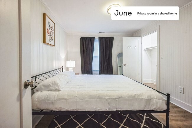 Private bedroom in 4 bed/1.5 bath Home - Private bedroom in 4 bed/1.5 bath Home