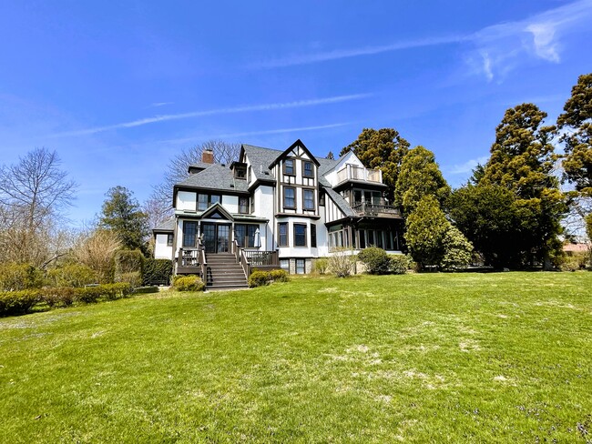 Building Photo - 423 Purgatory Rd