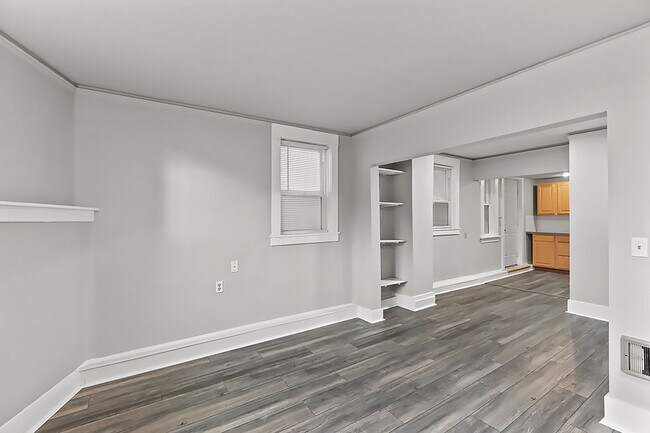 Building Photo - Farrah Apartments: Leasing Specials! 1 & 2 Bedroom Renovated Units