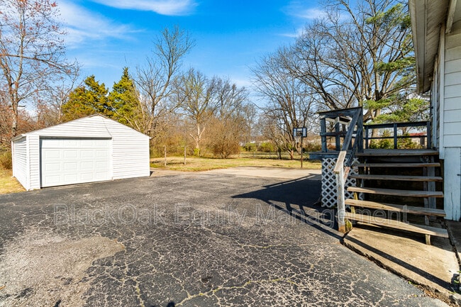 Building Photo - 1837 Lower Hunters Trace