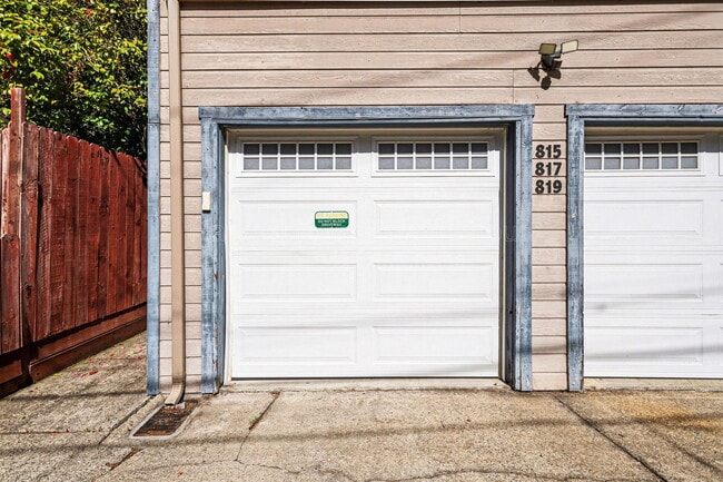 Building Photo - 815 E 28th St