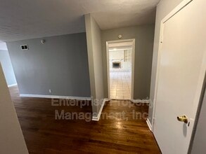 Building Photo - 2859 Invergarry Rd