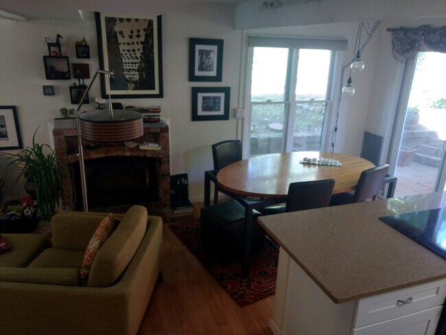 Building Photo - ADORABLE 2 BED/1 BATH IN BOULDER