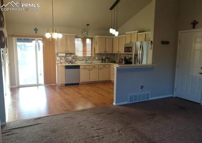 Building Photo - 2-story Home on HUGE CORNER LOT in Pueblo West