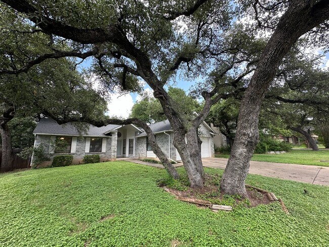 Building Photo - Single Story Home With Great Location