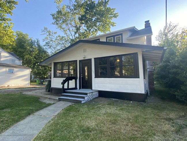 Building Photo - 280 E 238th St
