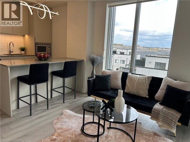 Photo du bâtiment - 510-3079 TRAFALGAR Road