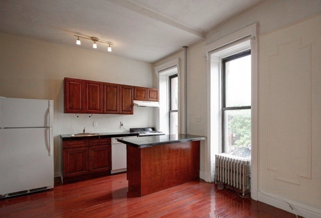 Foto principal - 1047 Bedford Ave