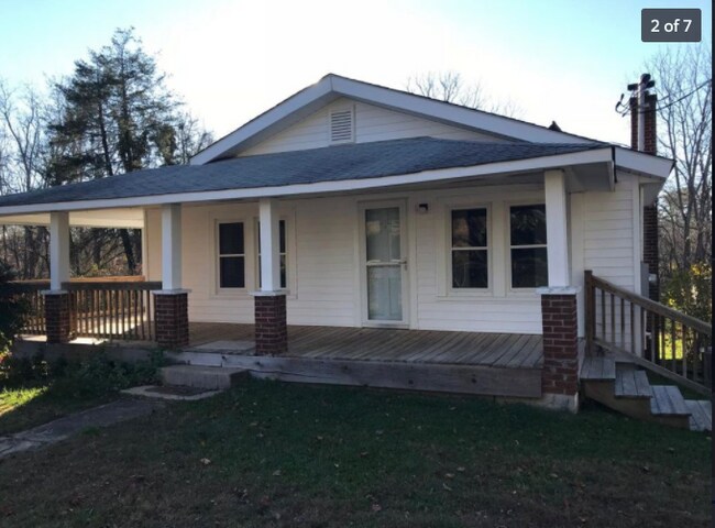 Building Photo - 54 Pelzer St
