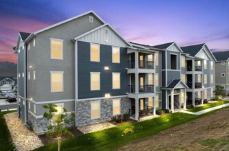 Building Photo - 1794 W Eaglewood Dr
