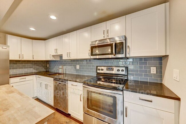 Building Photo - 361 S Estes St