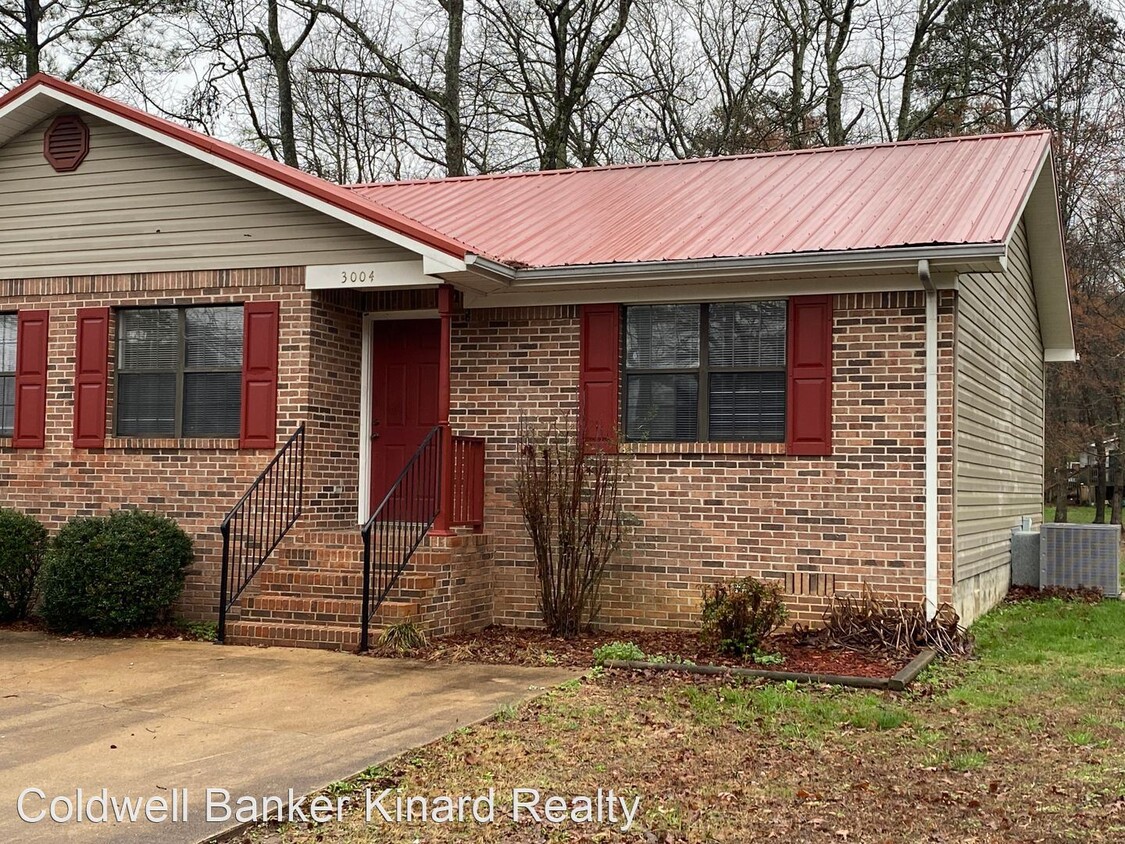 Primary Photo - 2 br, 1 bath House - 3004 Trewhitt Rd SE