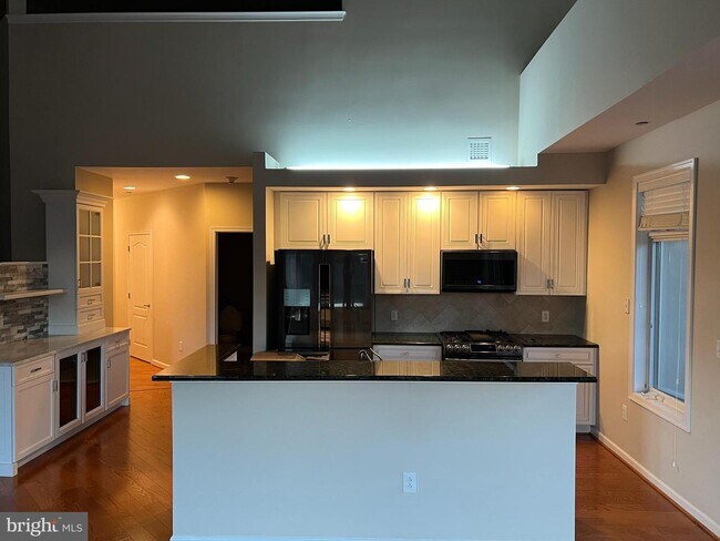 Building Photo - 502 Carson Terrace