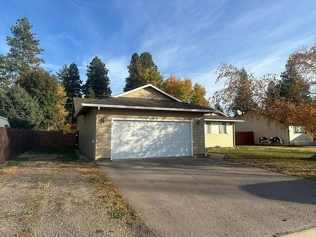 Building Photo - 907 Scenic Dr