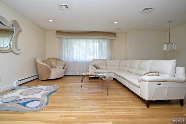 Foto del edificio - 30 Emwood Ave