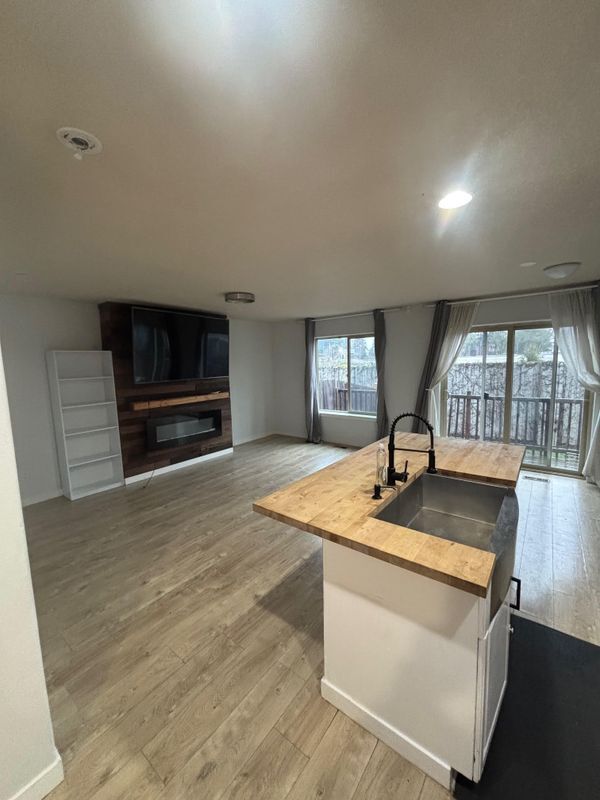 Foto del edificio - 845 NE 109th Ct