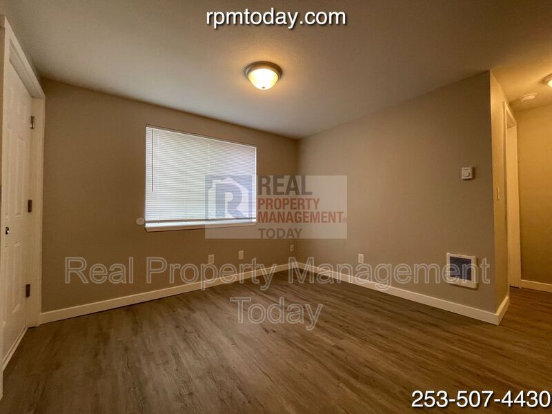 Primary Photo - 4849 S Yakima Ave
