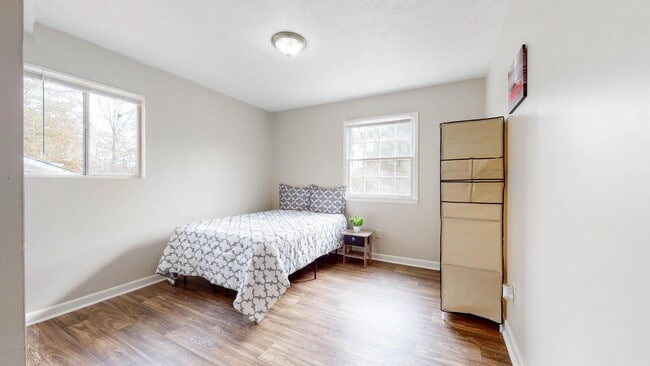 Photo - The Winmar | Enjoy convenient living in Conley, only 3 minutes away from the SR 42 @ Rock Cut Pl ... Apartment