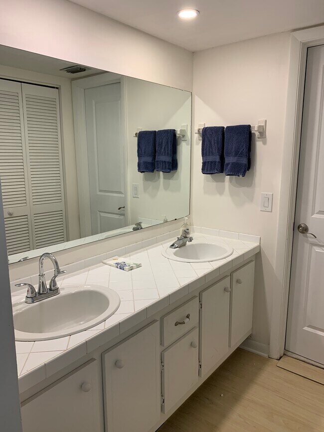 Foto del edificio - 195 Peppermint Ln