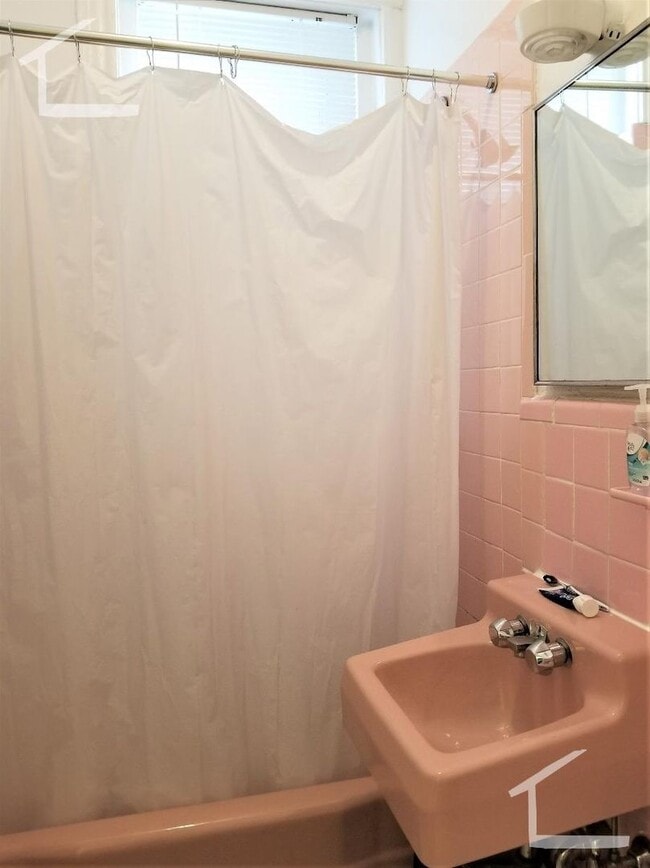 Photo - Large studio in a prime location by the Gr... House