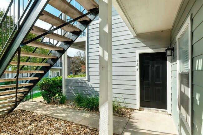 Foto del edificio - 12166 Metric Blvd