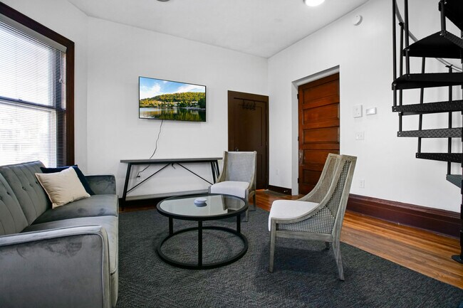 Foto del edificio - 1848 E 89th St
