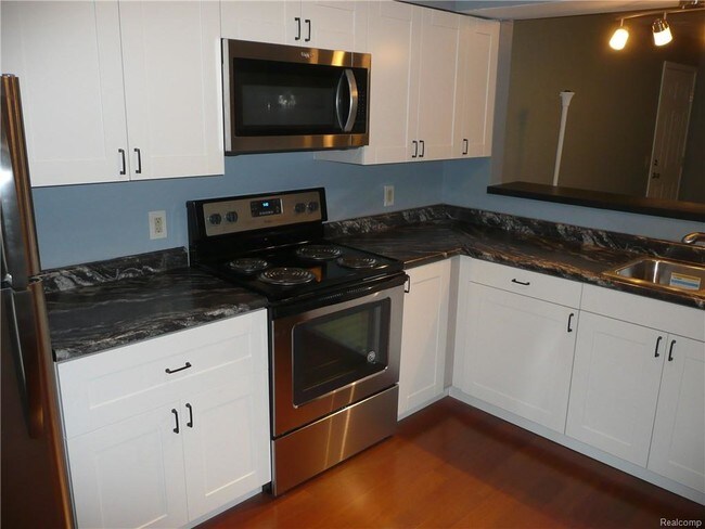 Building Photo - 2645 Greenstone Blvd