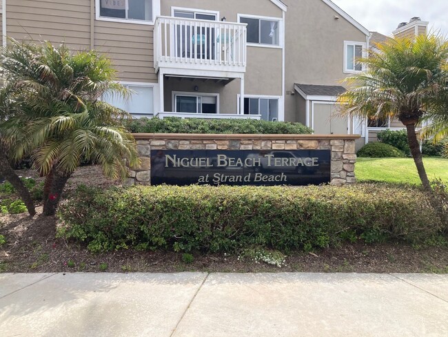 Building Photo - 2 Bedroom 2 Bathroom upper unit near Stran...