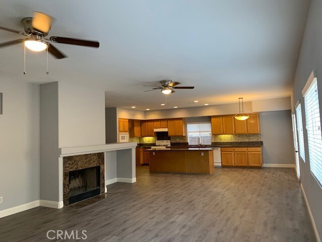 Building Photo - 15872 Camino Real