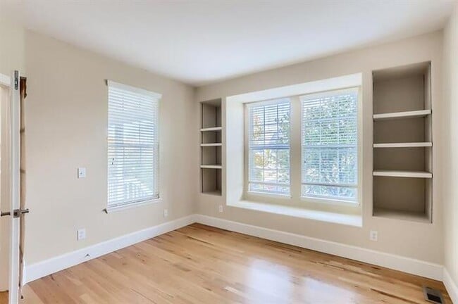 Building Photo - 9365 Cottonwood Circle