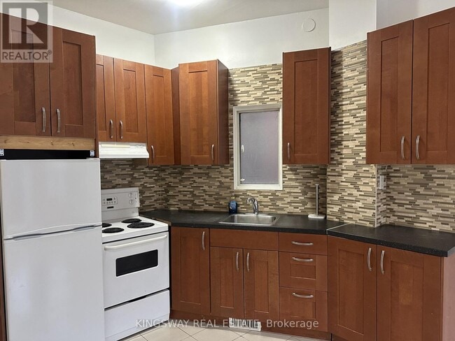 Building Photo - 1504 Queen St W