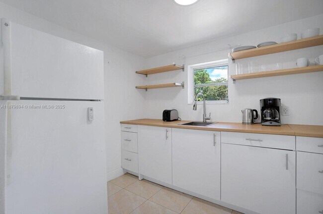 Foto del edificio - 975 SW 10th St