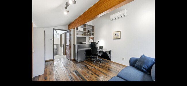 Foto del edificio - 2074 Foothills Dr S