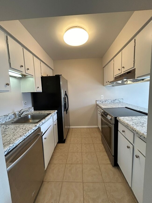 Building Photo - 2BR/2BA FOR RENT-CLOSE TO NORFOLK AVE BIKE...