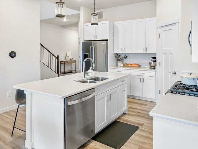 Building Photo - 5707 Villa Lorenzo Dr