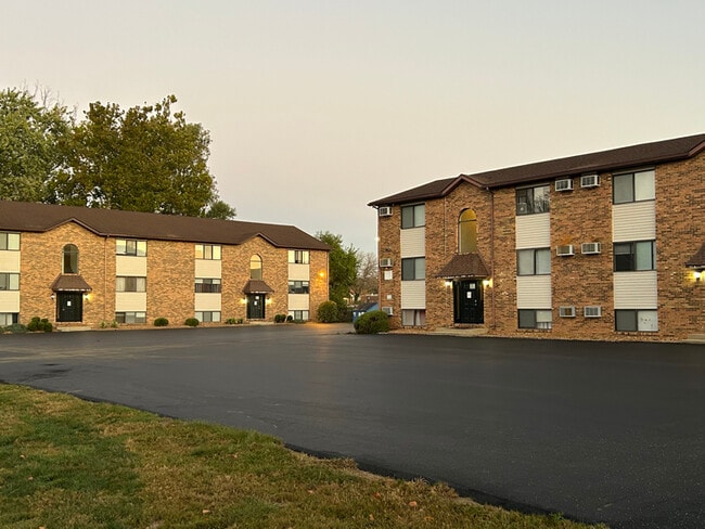 Building Photo - 631 Vicksburg Dr